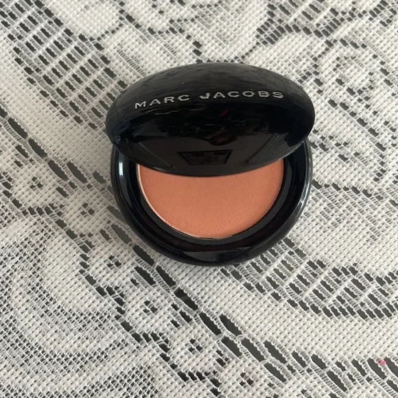 MARC JACOB MELO!N O!MEGA SHADOW USED ONLY ONCE - Picture 2 of 5
